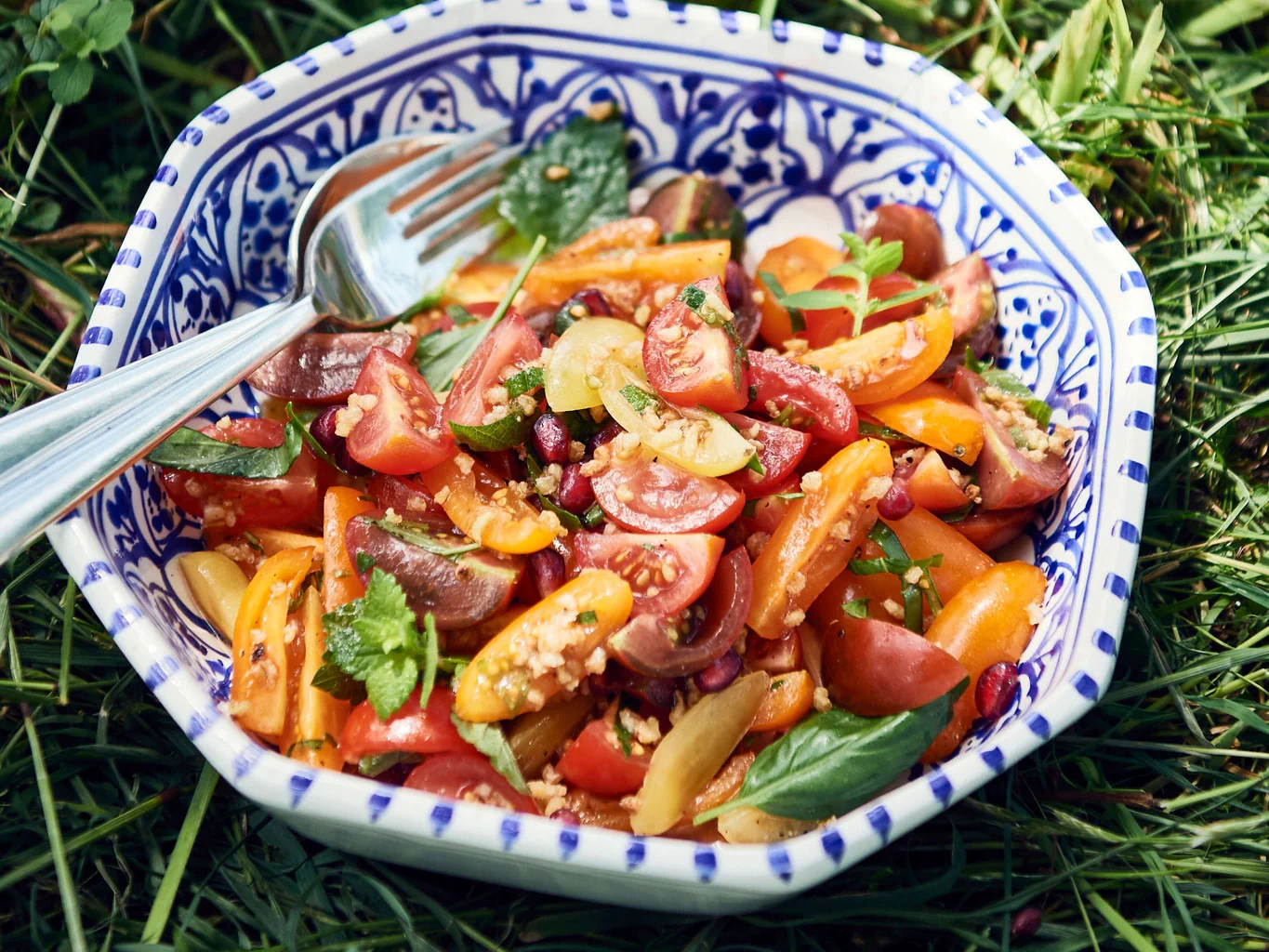Insalata di pomodori con crumble di bulgur