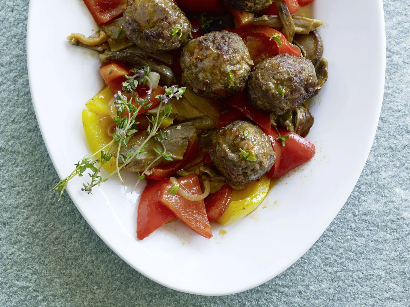 Polpette di carne con peperonata ai porcini