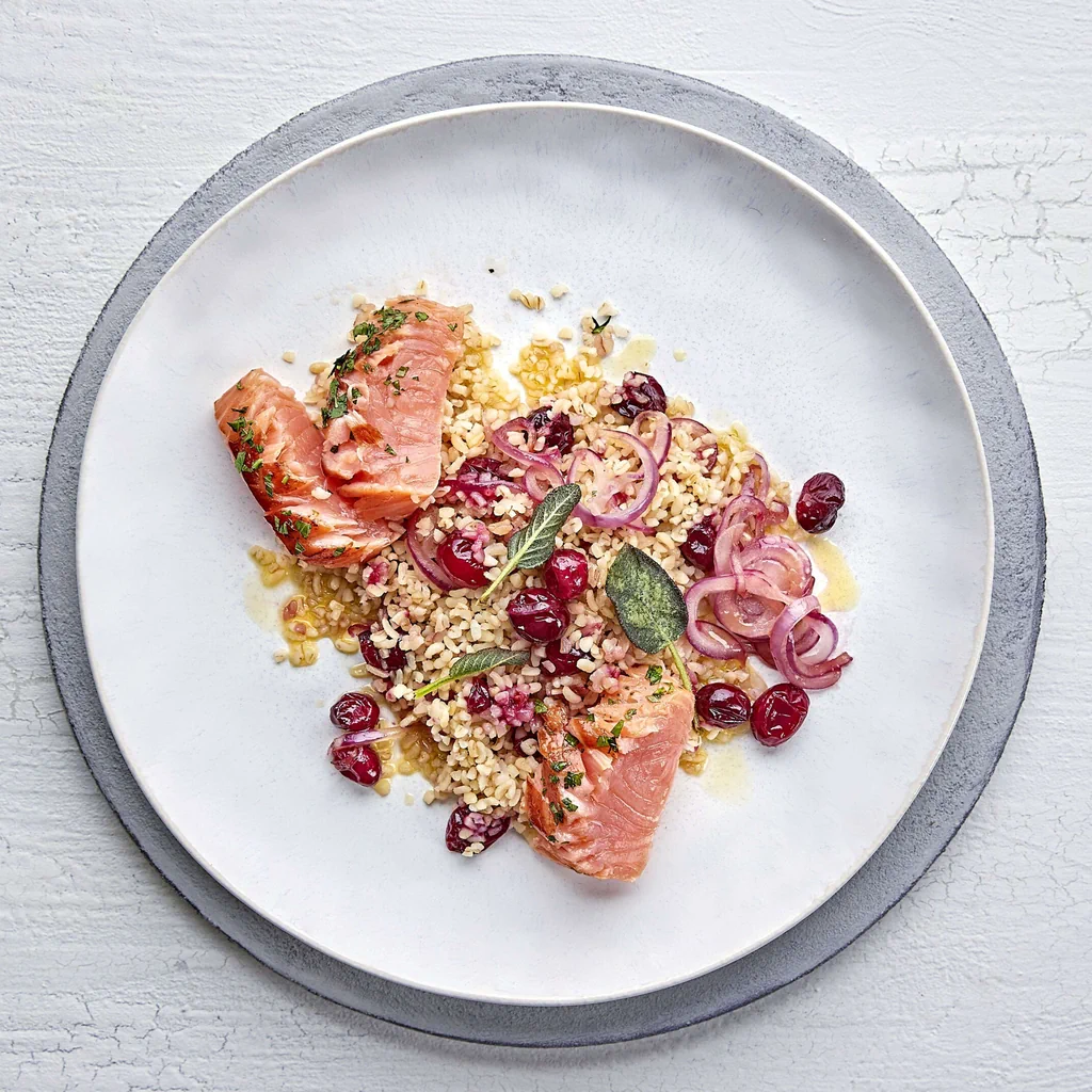 Bulgur con cipolle rosse e salmone affumicato 