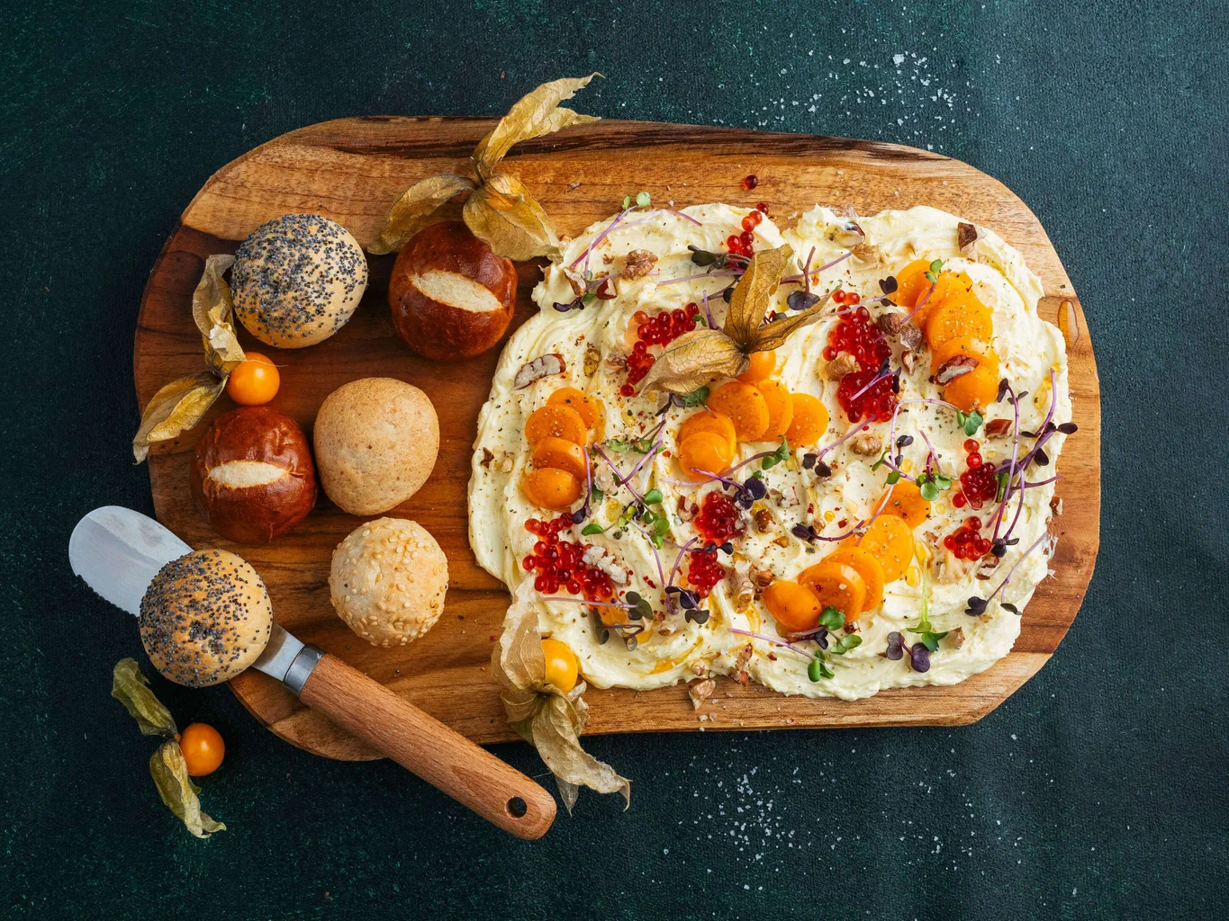 Planche de beurre avec fruits