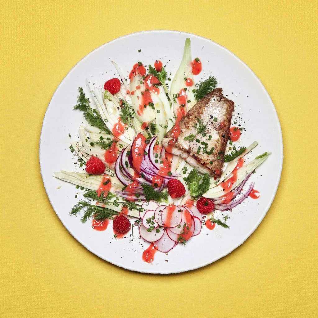 Salade de fenouil avec framboises et sandre