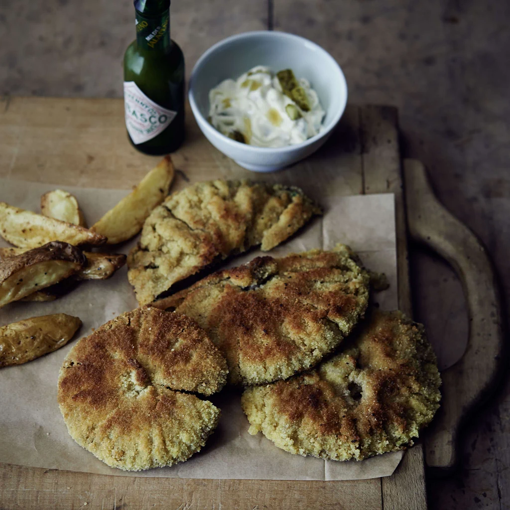 Mazze di tamburo impanate con patate al forno