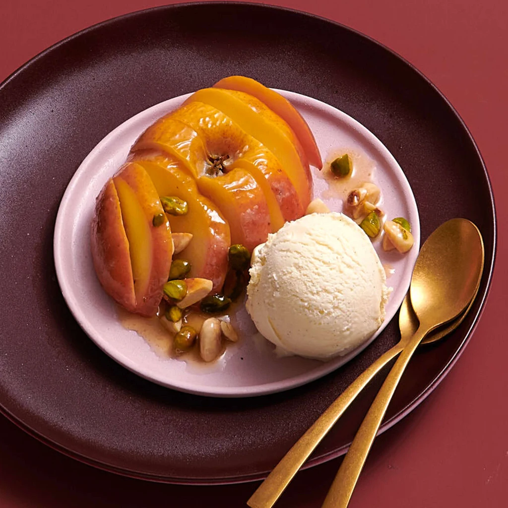 Gebackener Apfel mit Glace