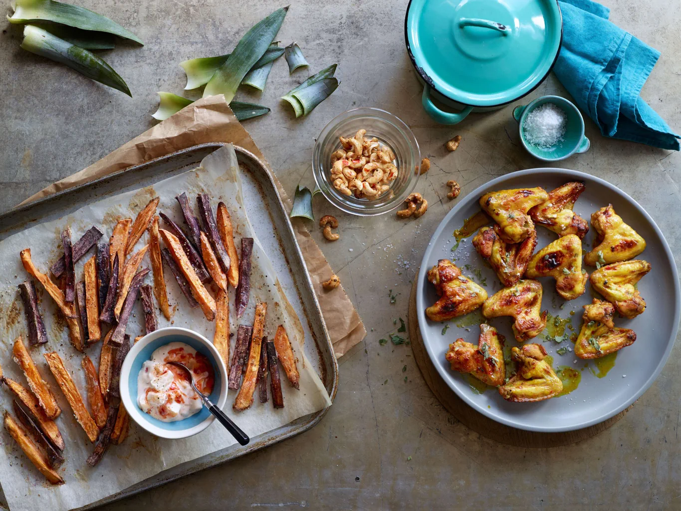 Süsskartoffel-Fries mit Ananas-Chili-Sauce