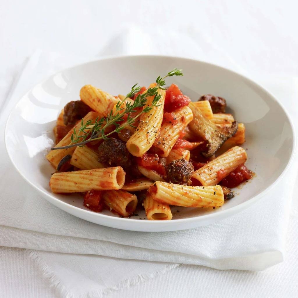 Rigatoni mit Pilzen und Salsiccia