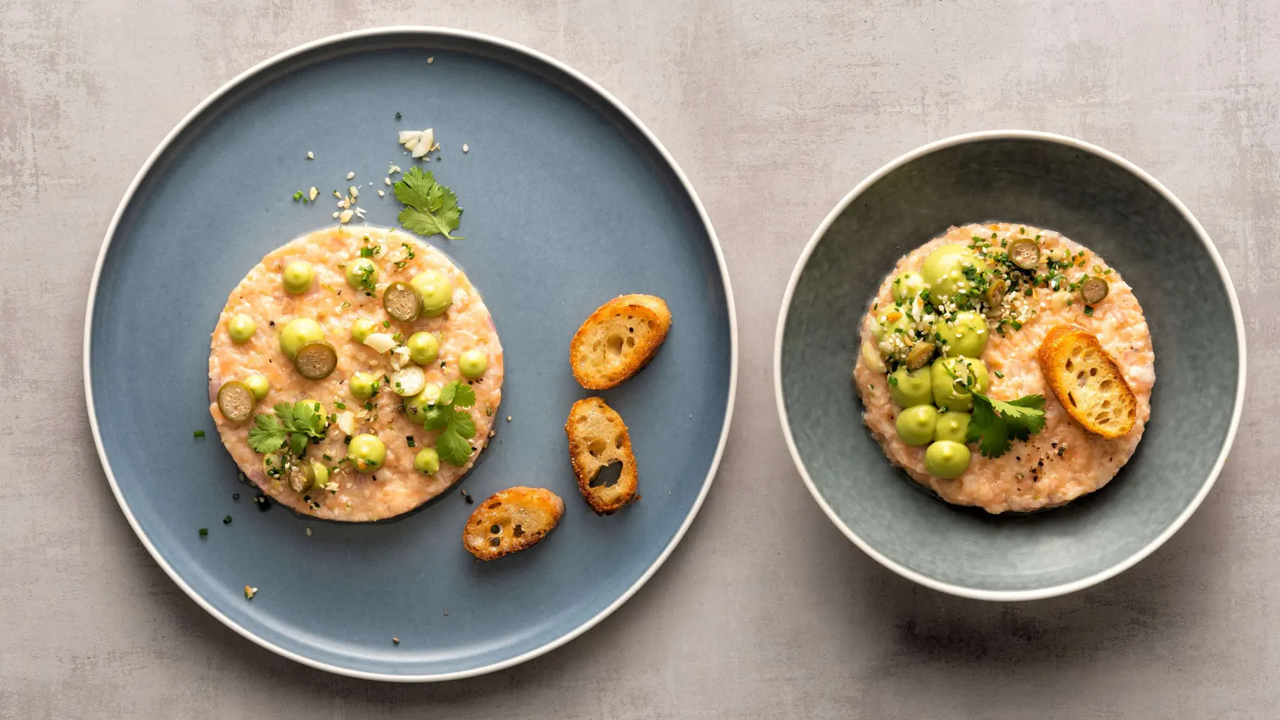 Tartare de saumon avec crème d'avocat à la pomme et au miso
