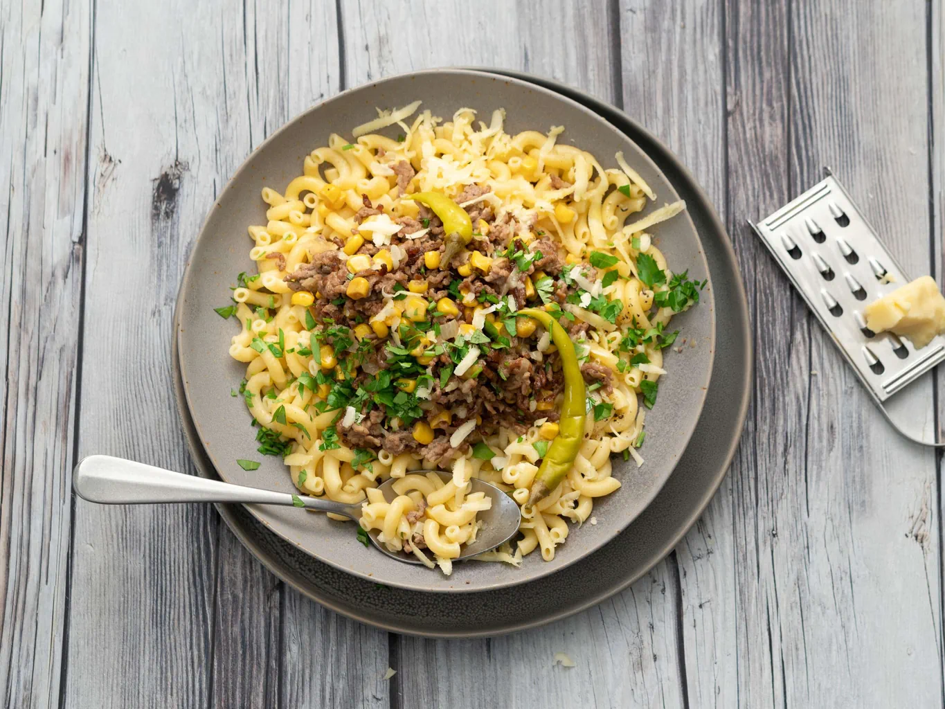 Gehacktes mit Mais und Cheddar