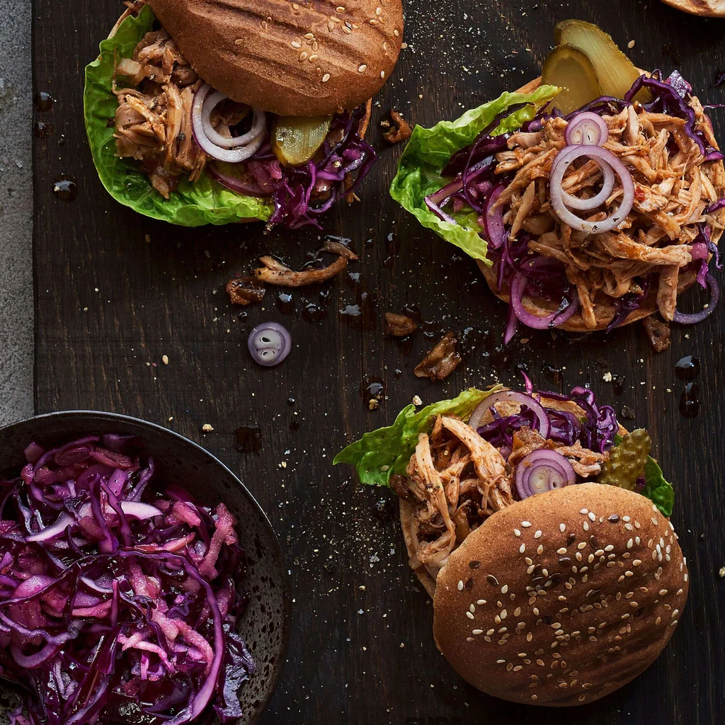 Pulled-Chicken-Burger mit Kabissalat