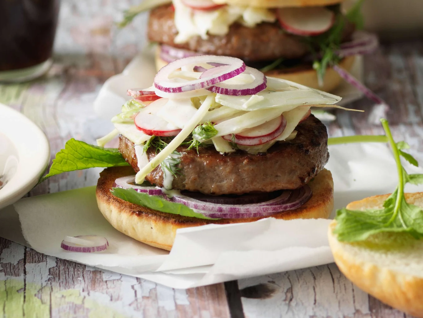 Burger mit Fenchel-Slaw