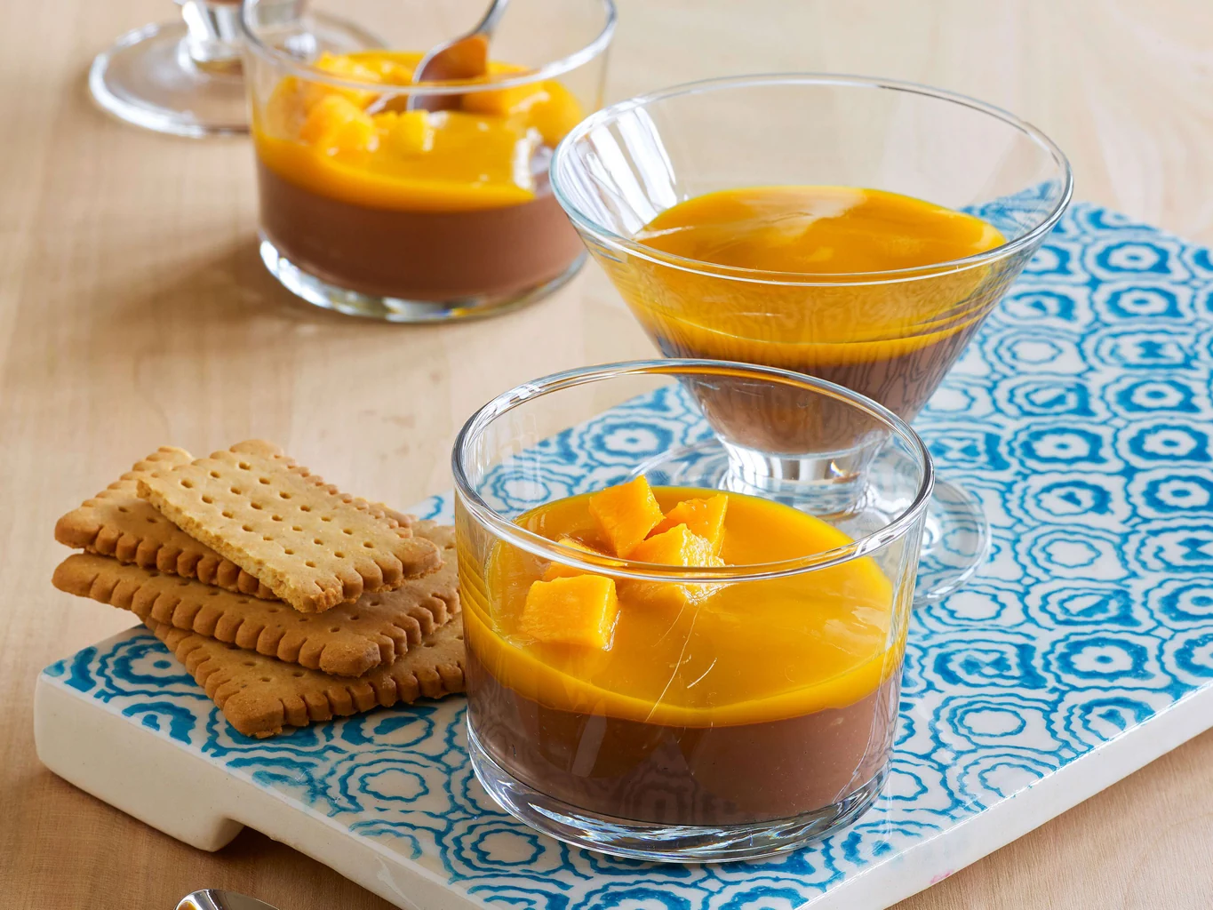 Schokoladencreme mit Mango-Fruchtsauce