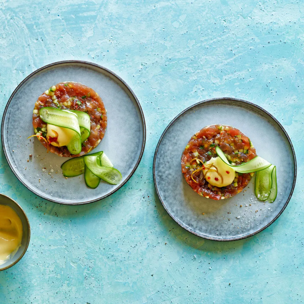 Tartare de thon avec mousse au gingembre