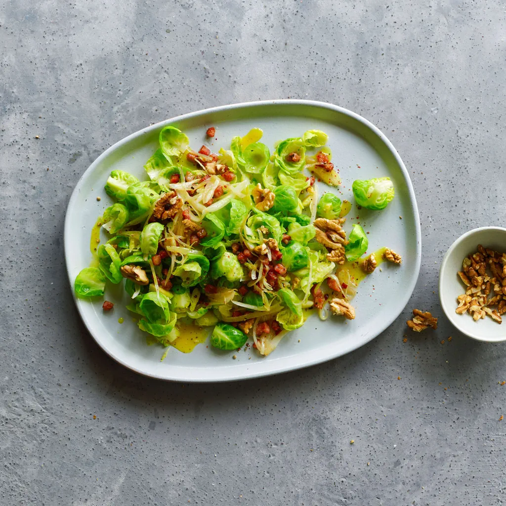 Insalata di cavoletti di Bruxelles con pancetta