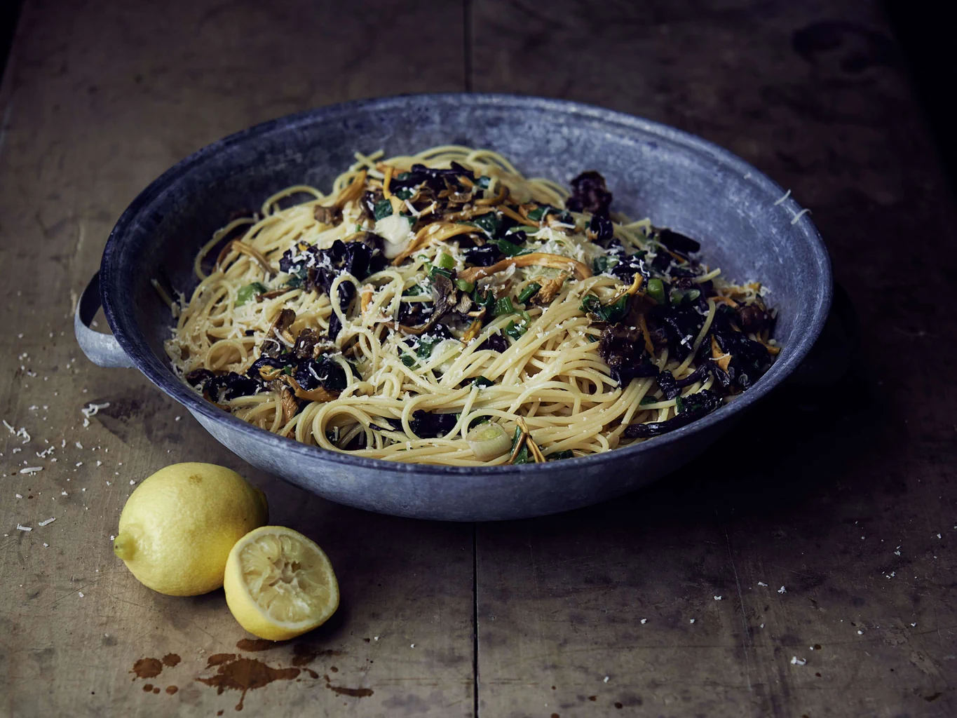 Spaghettoni mit Pilzen und Zitrone