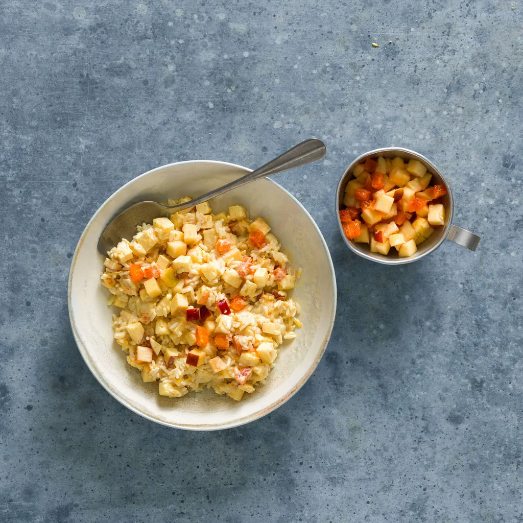 Curry-Reis-Salat mit Früchten