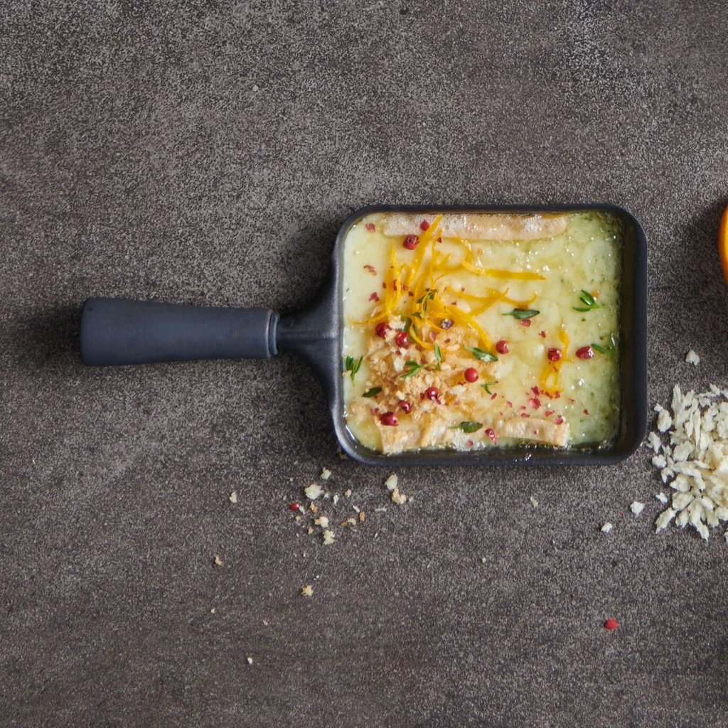 Raclette avec topping au panko et à l'orange