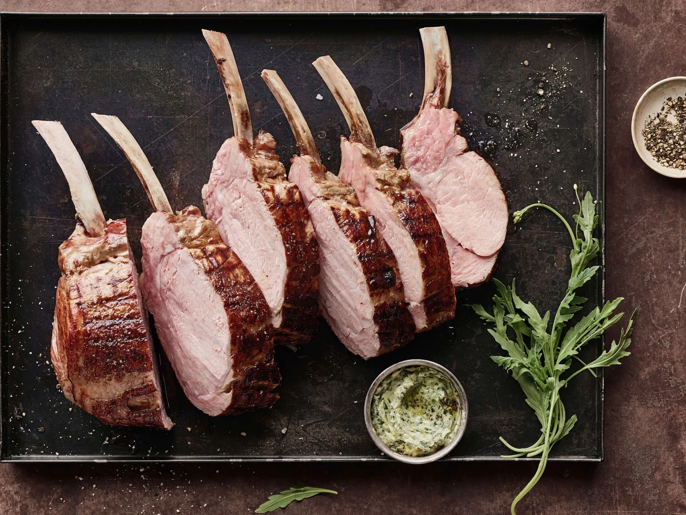 Kalbsrack mit Rucola-Pfeffer-Butter