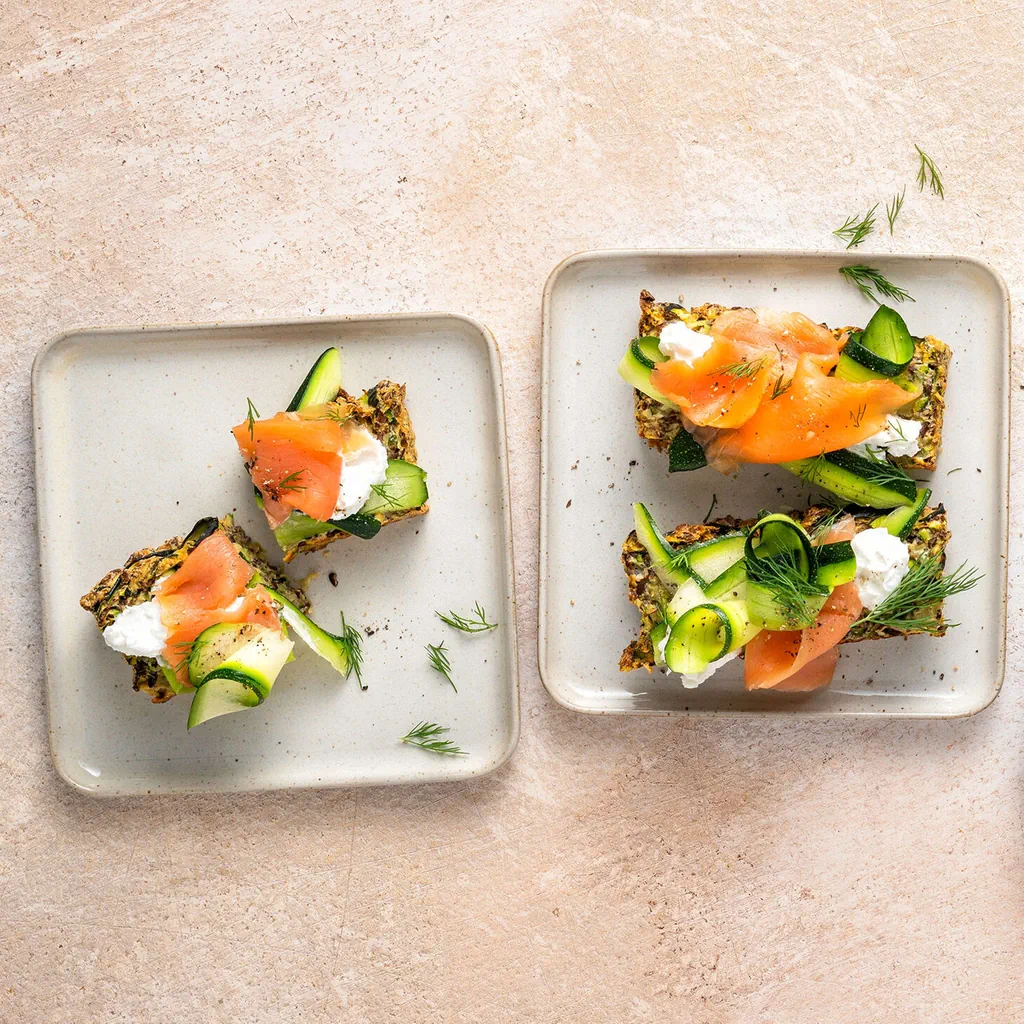 Pane di zucchina con salmone affumicato