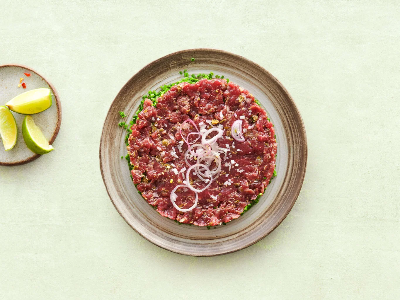Tartare d'agnello su erba cipollina