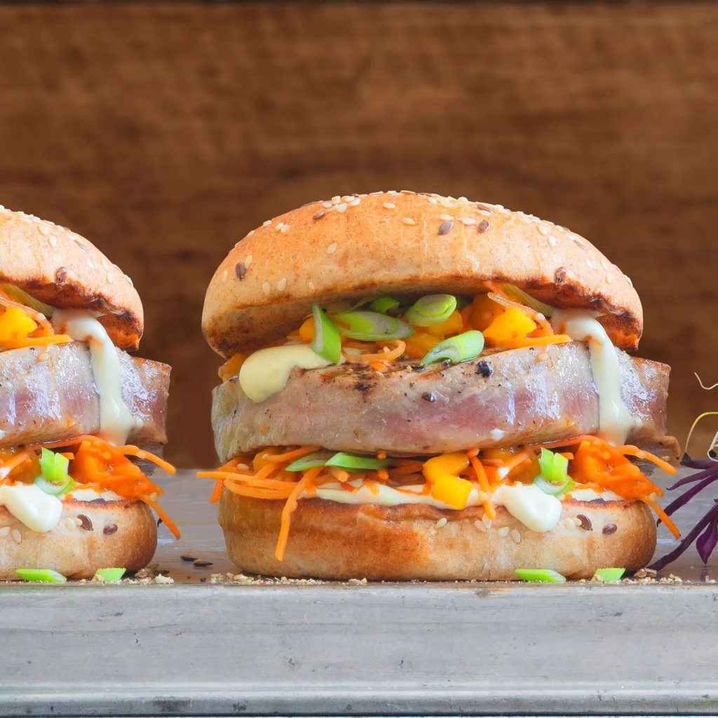 Tuna-Burger mit Mango