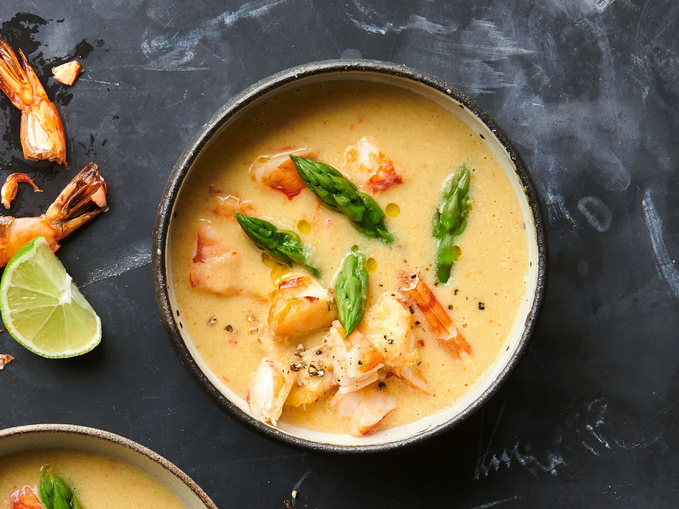 Vellutata di asparagi e latte di cocco agli scampi