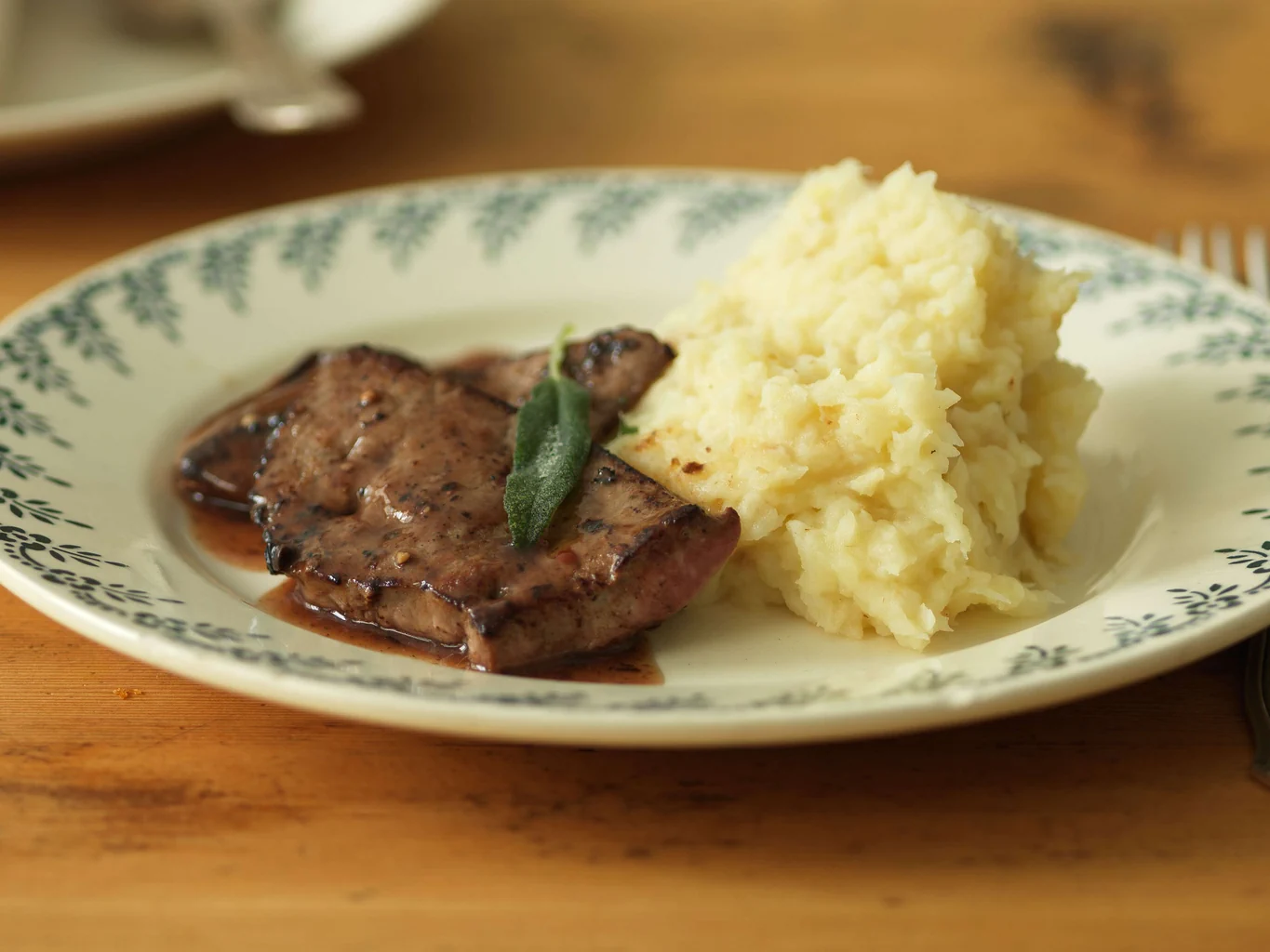 Fettina di fegato di vitello con purea di sedano
