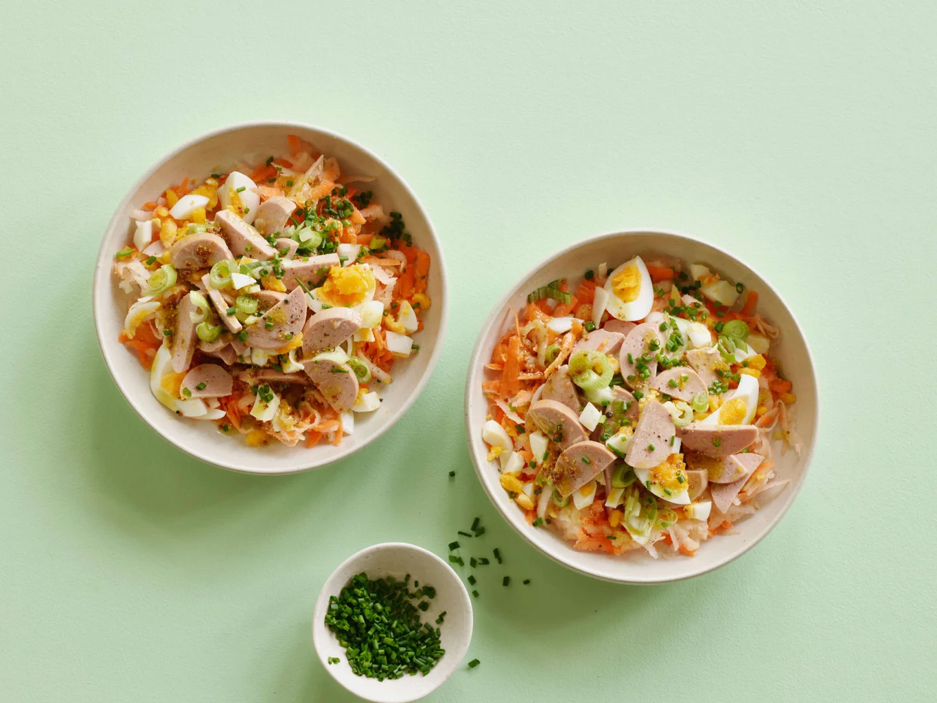 Cervelat-Gemüse-Salat mit Ei