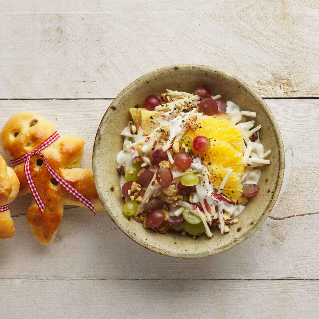 Waldorfsalat mit Orangen und Trauben
