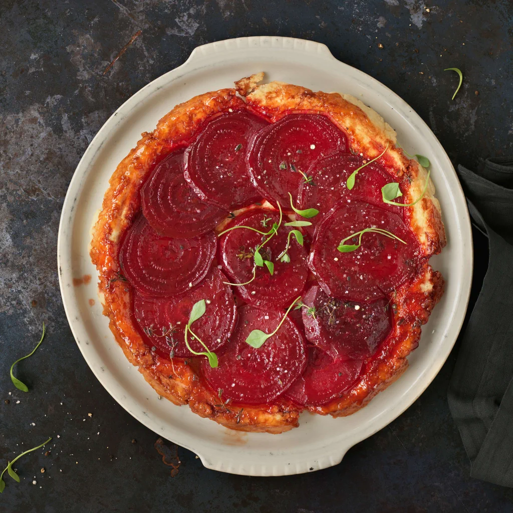 Randen-Tarte-Tatin mit Portulak