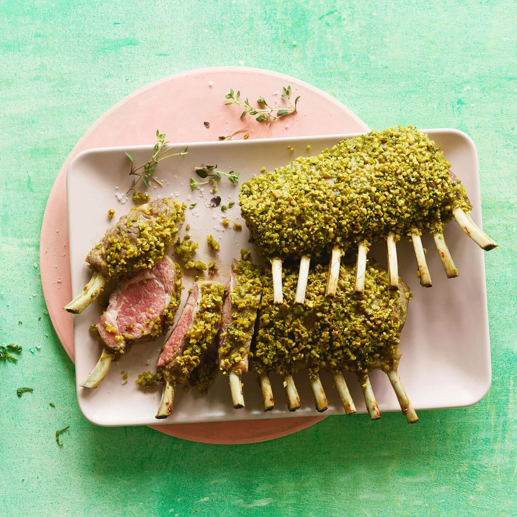 Carré d'agnello in crosta di pistacchi con yogurt alla menta 