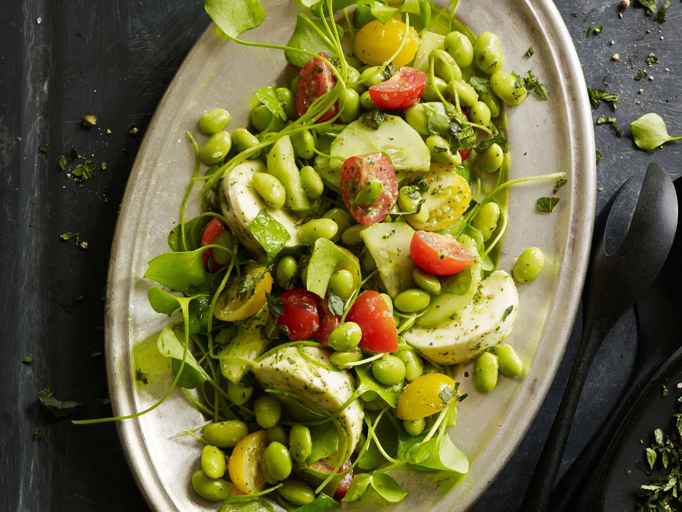 Edamame-Mozzarella-Salat mit Minzesauce