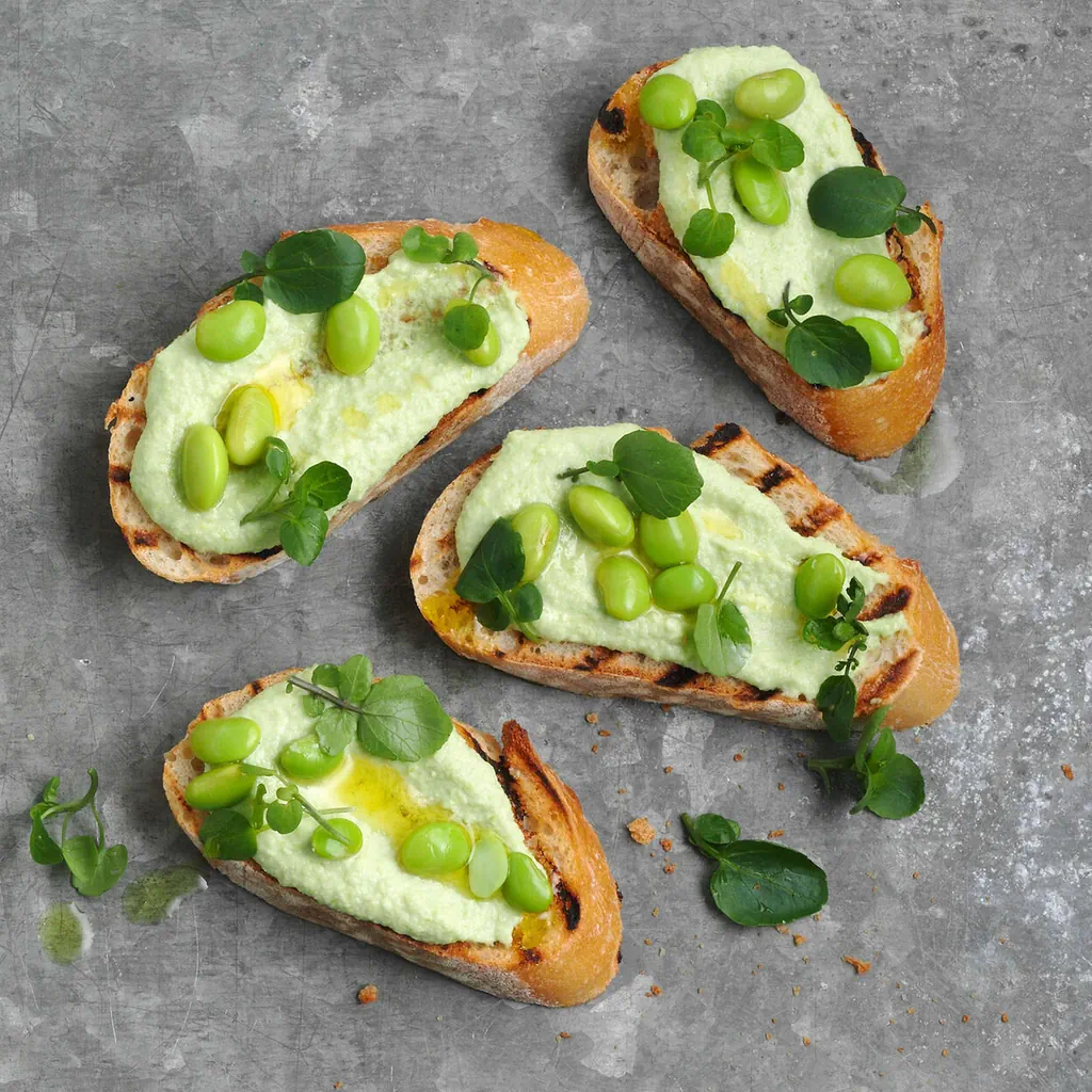 Crostini avec houmous d'edamame