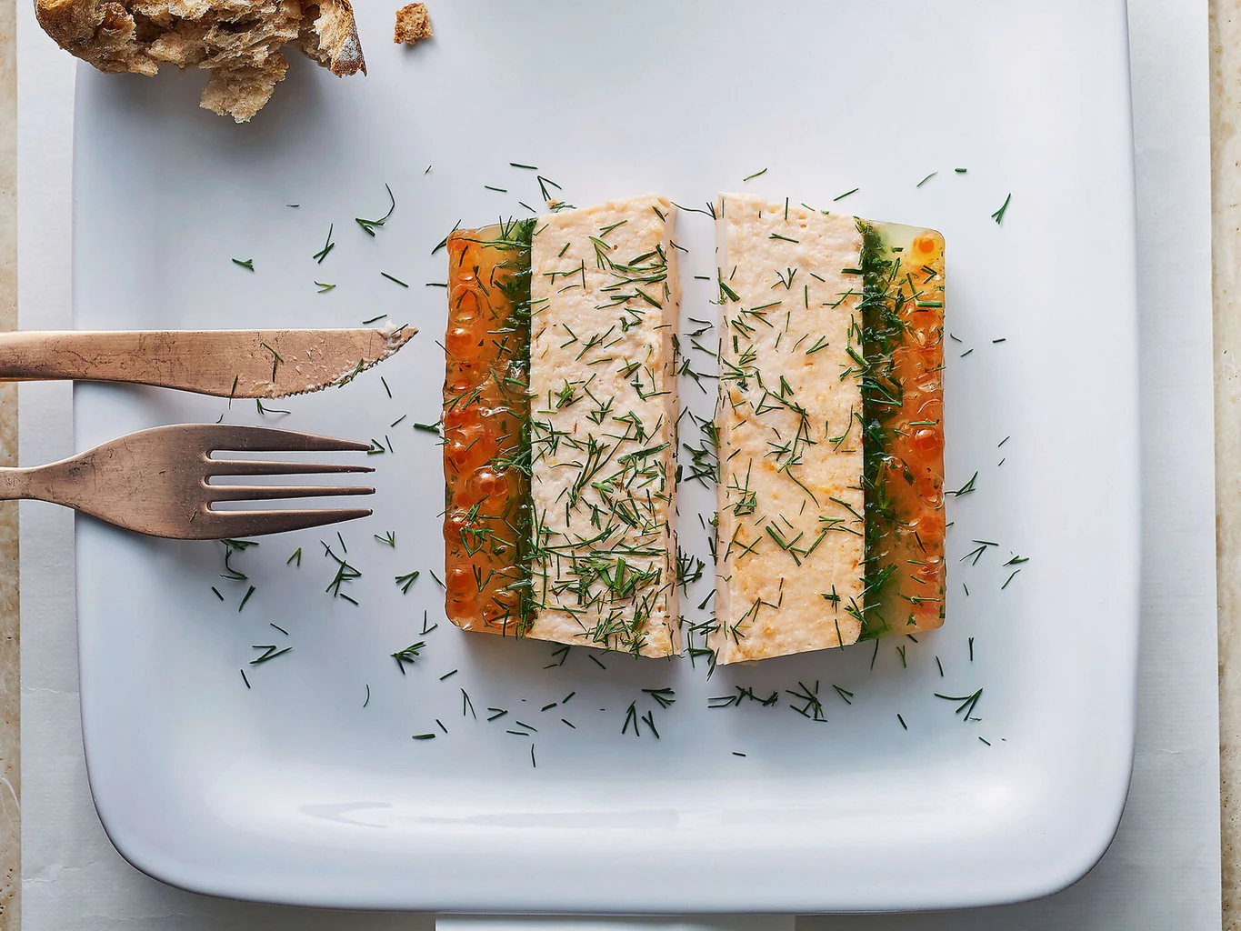Lachsterrine mit Rogen und Dill
