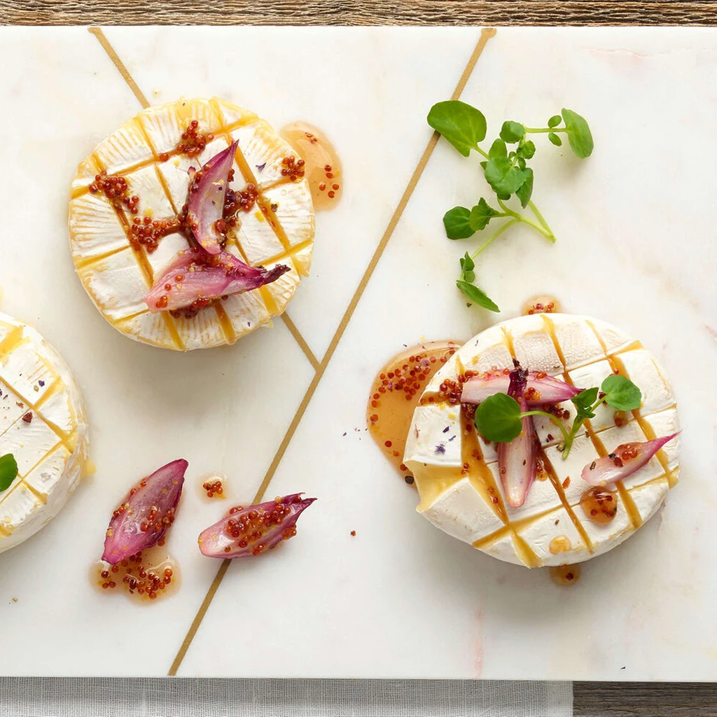 Fromage à pâte molle avec miel de pin