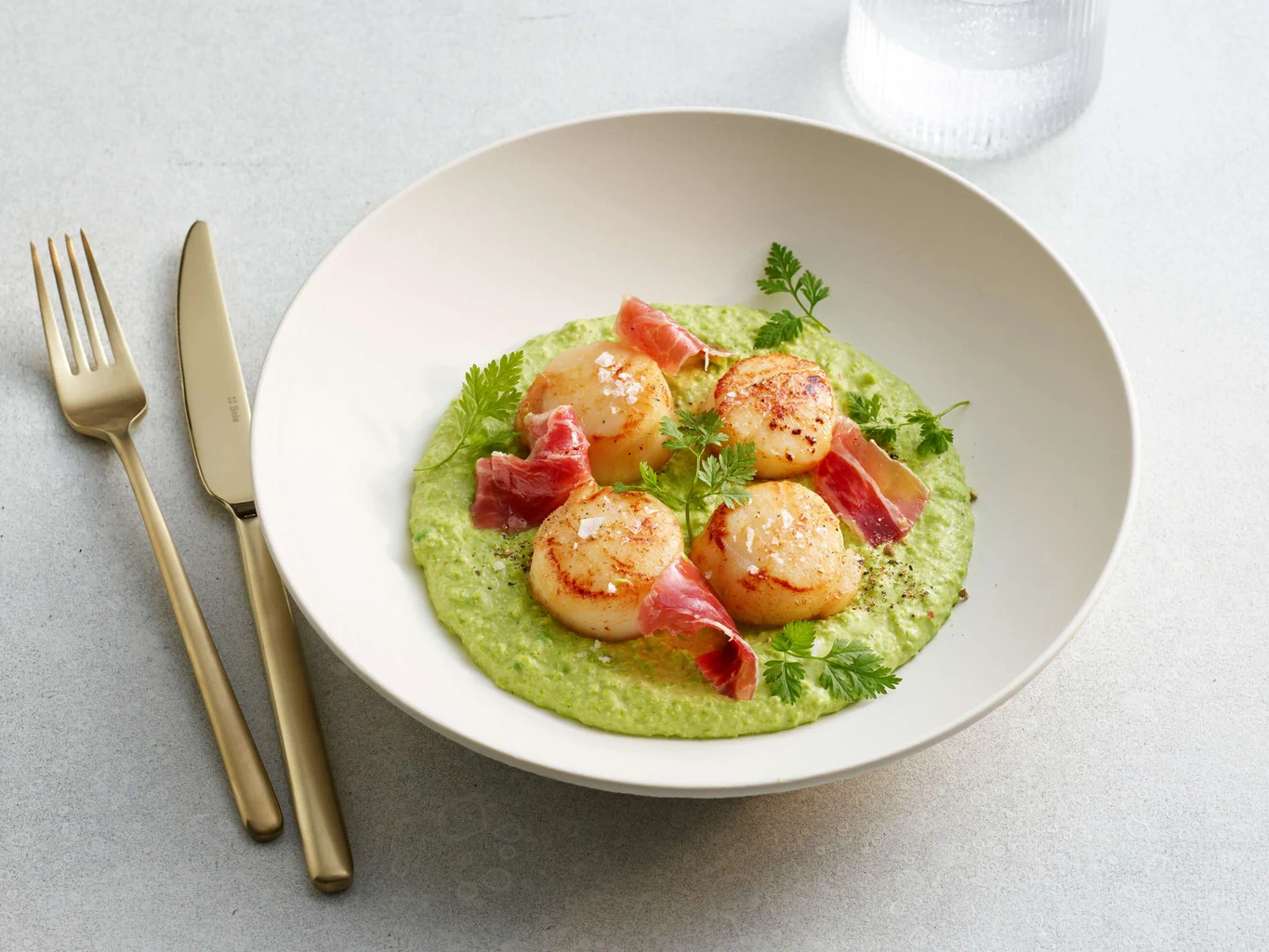 Noix de Saint-Jacques sur purée de petits pois