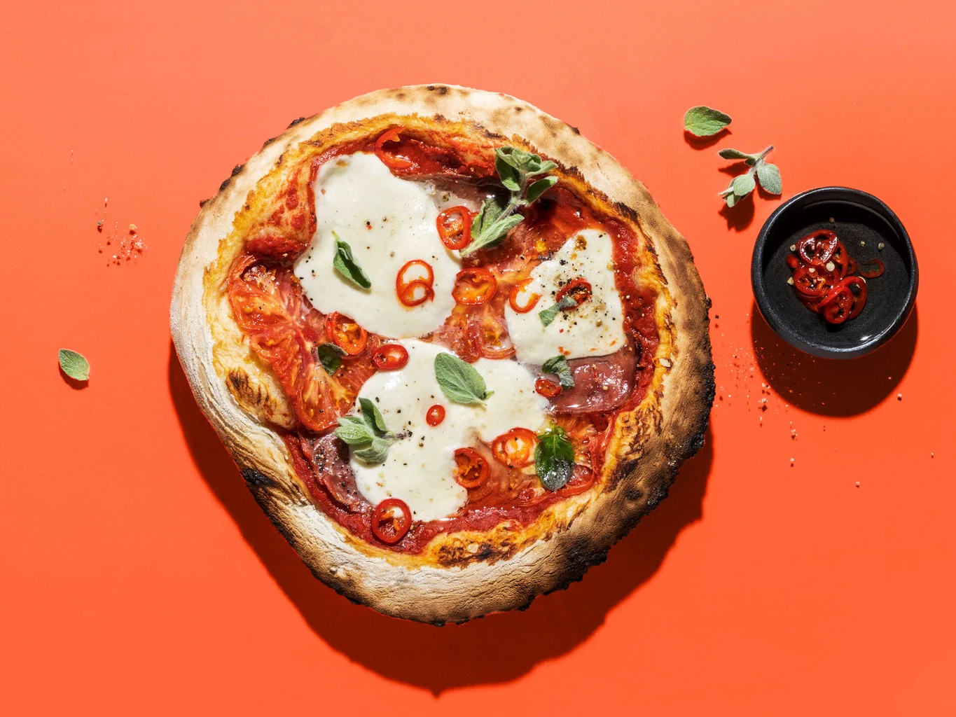 Pizza mit Peperoncino
