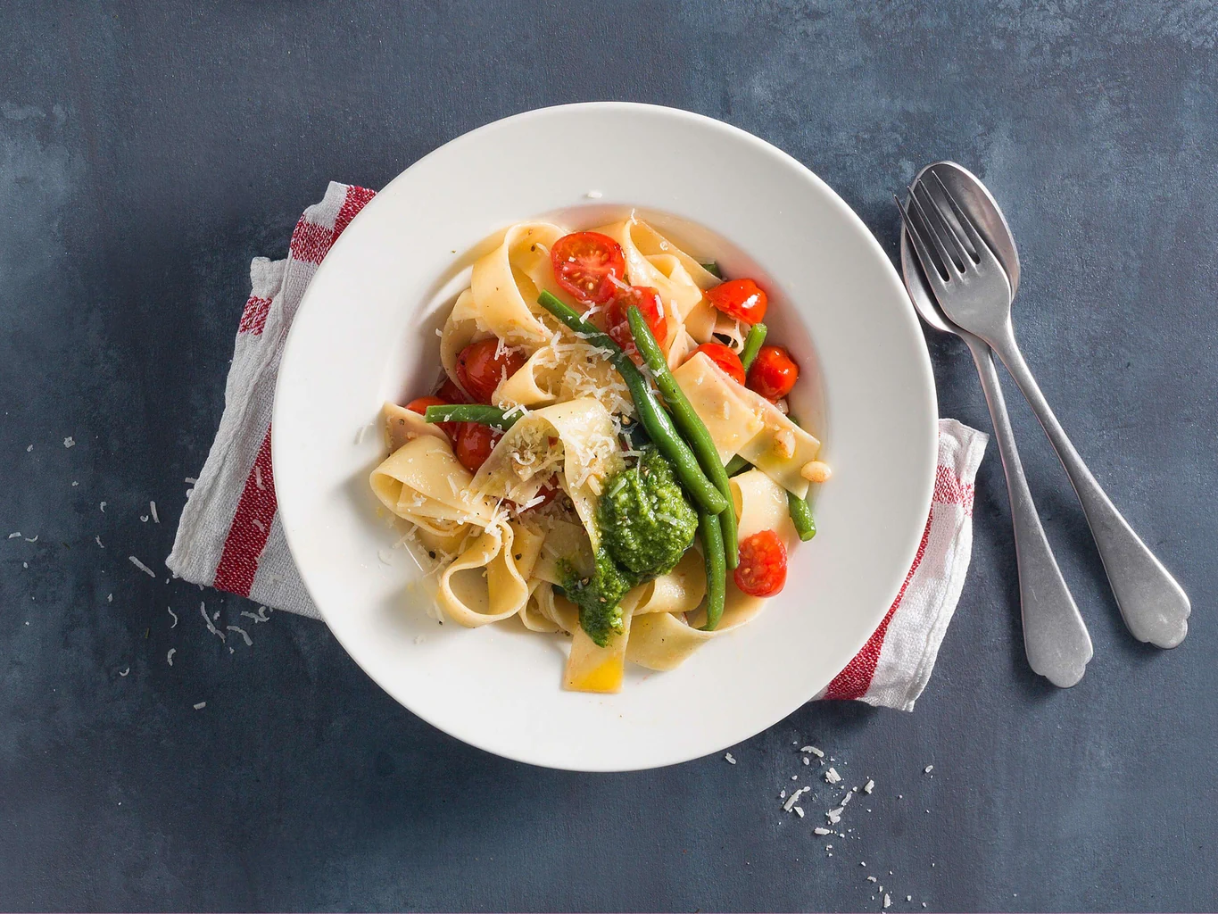 Pappardelle aux haricots avec pesto de câpres