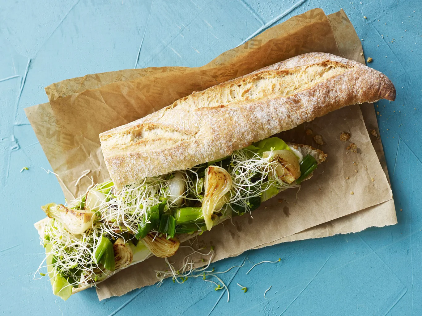 Sandwich al formaggio fresco e ai cipollotti