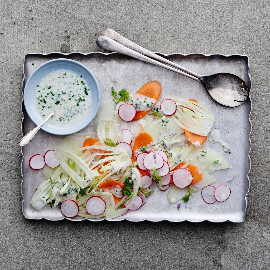 Salade de légumes colorée