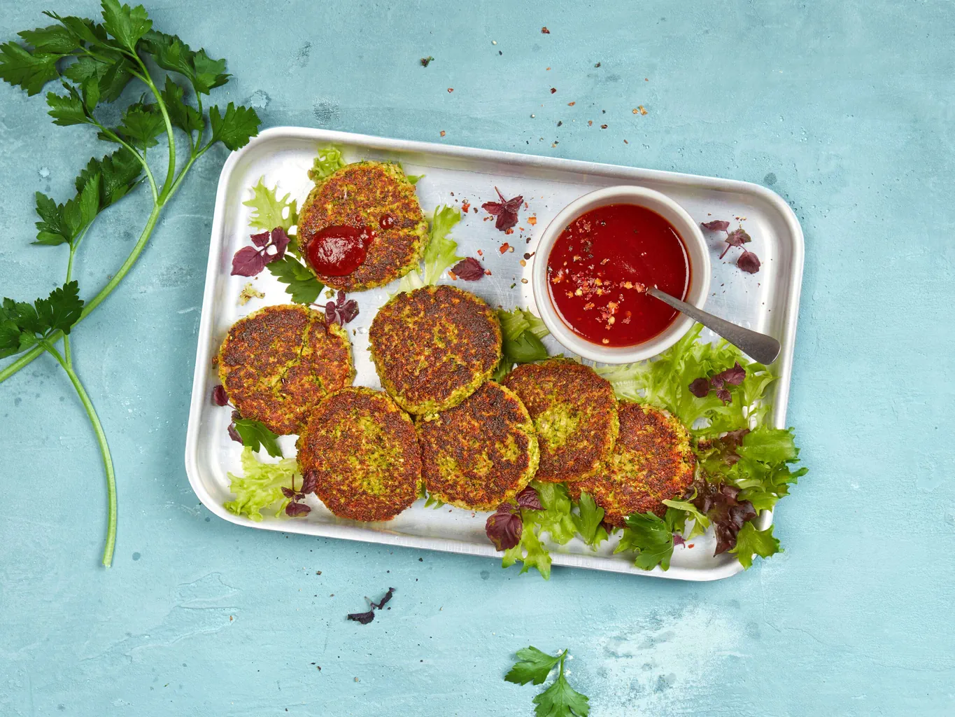 Miniburgers de brocoli avec ketchup au piment