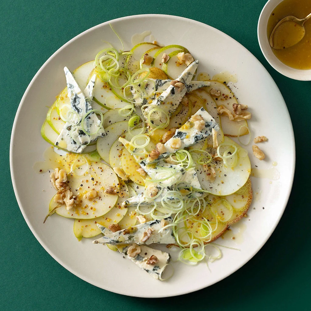 Birnen-Carpaccio mit Blauschimmelkäse