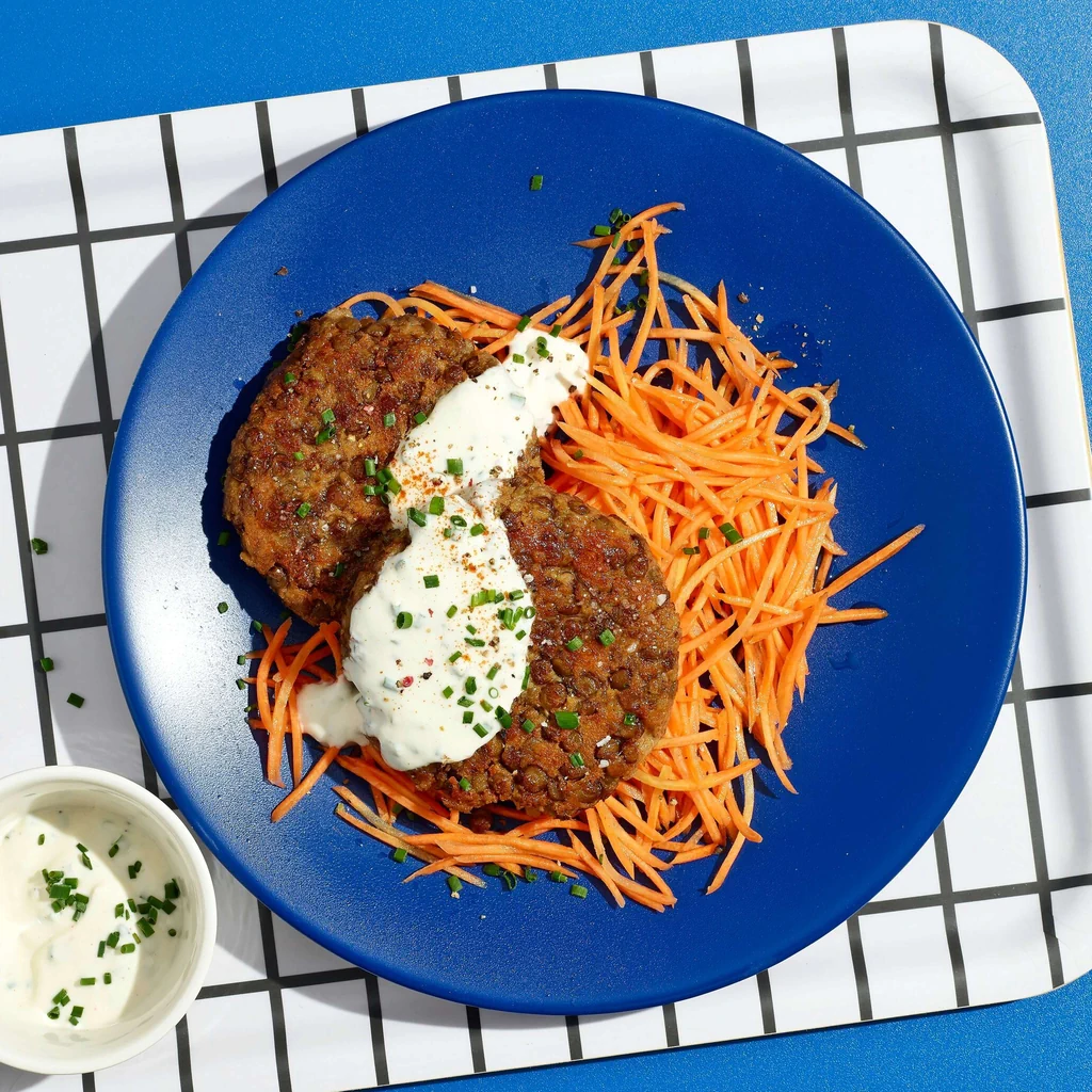 Linsentätschli mit Salat