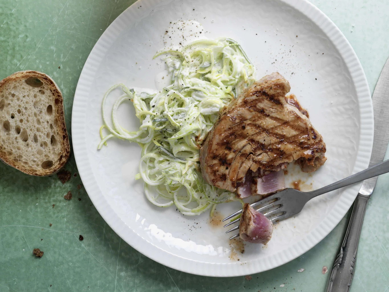 Glasierter Thon mit Lauchsalat