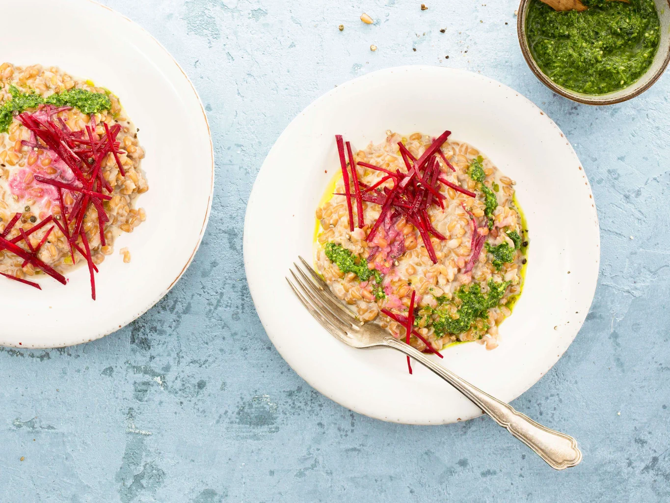 Dinkel mit Federkohl-Pesto