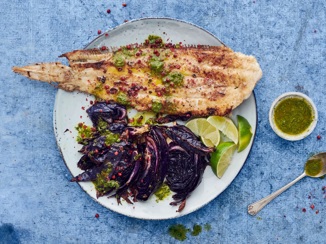 Sole sur chou rouge avec huile au citron vert