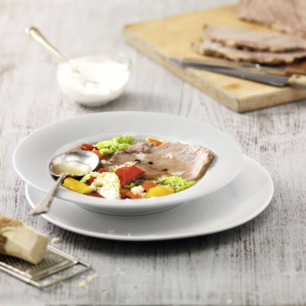 Kalbssiedfleisch mit Gemüse und Meerrettichquark