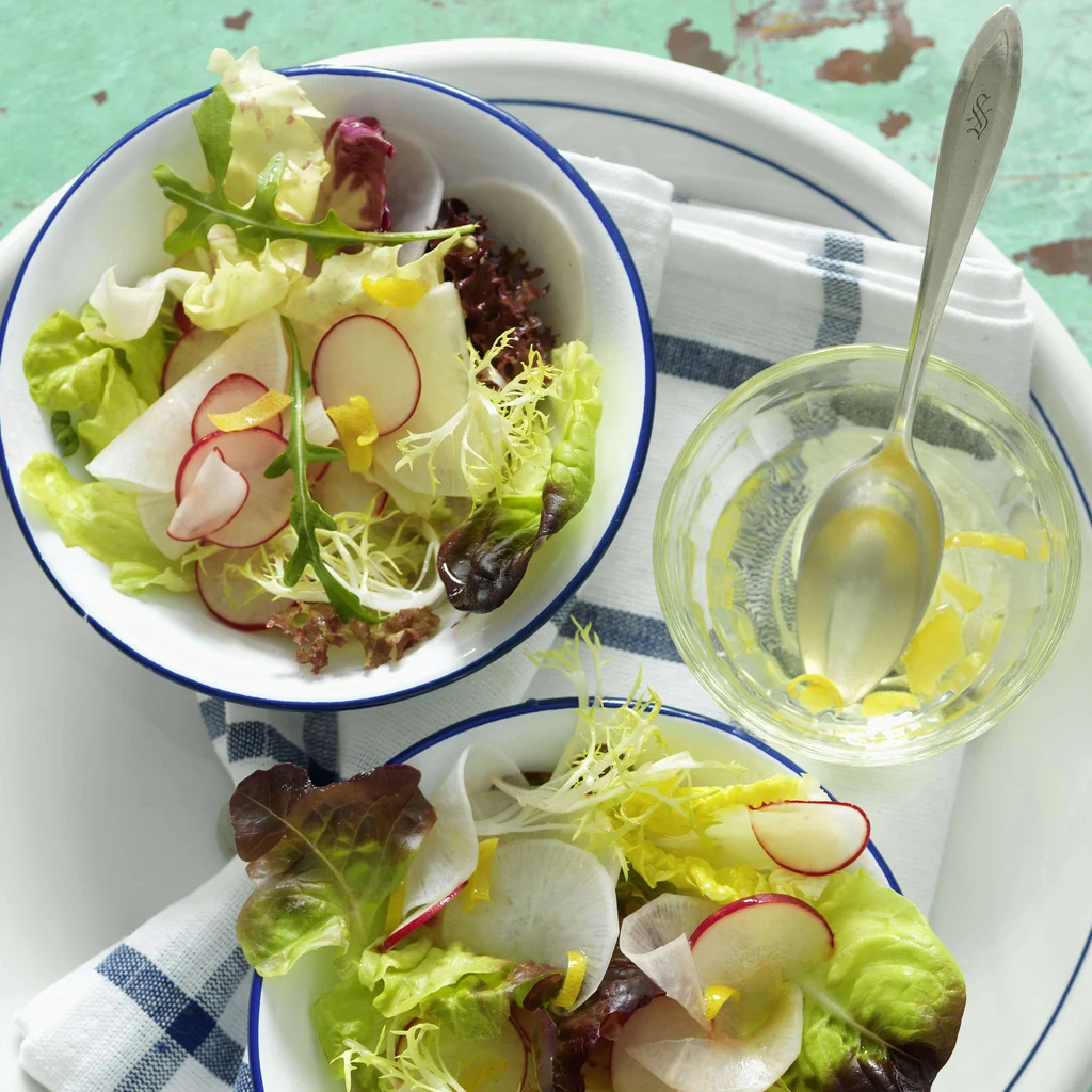 Salat mit Zitronensauce