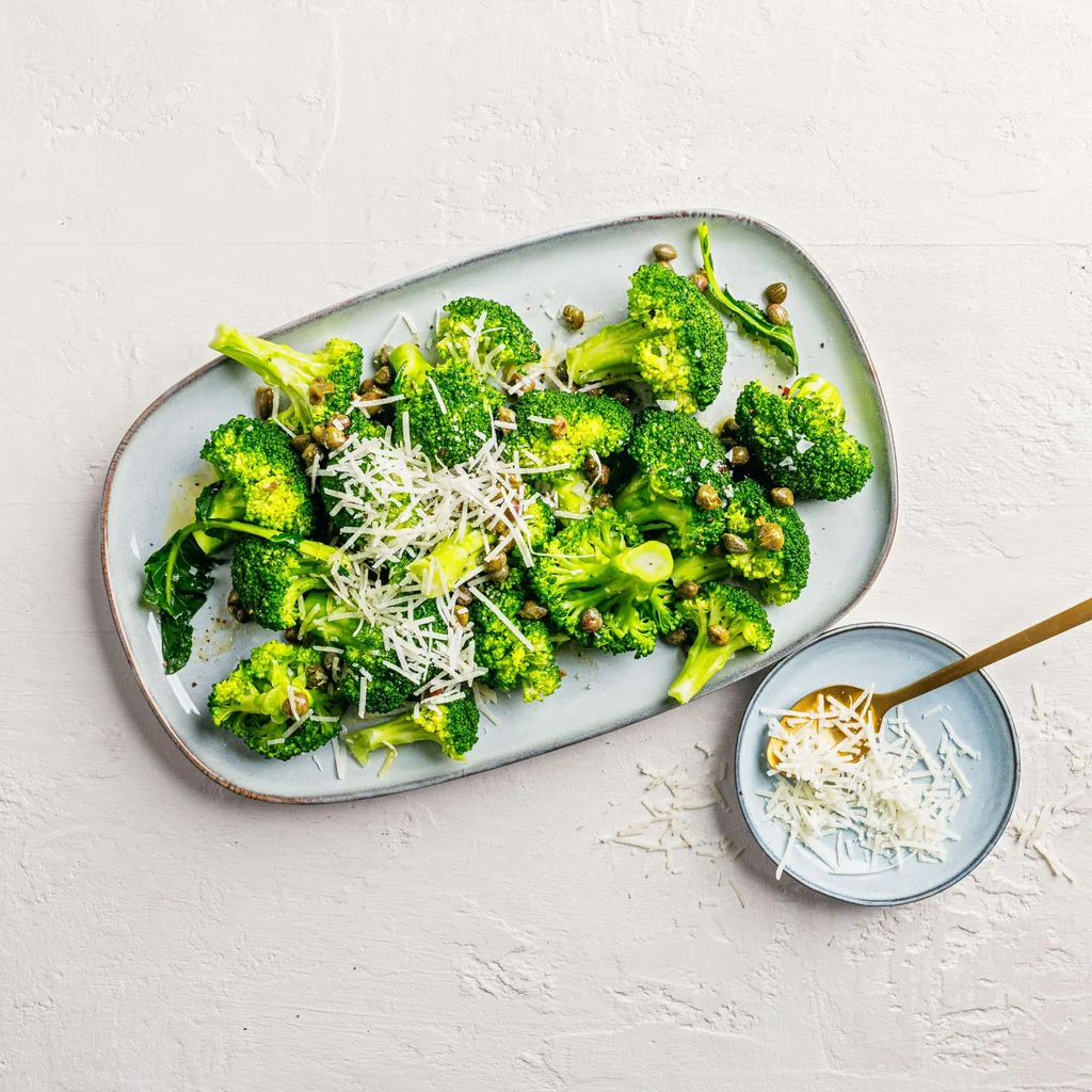 Broccoli con capperi e parmigiano