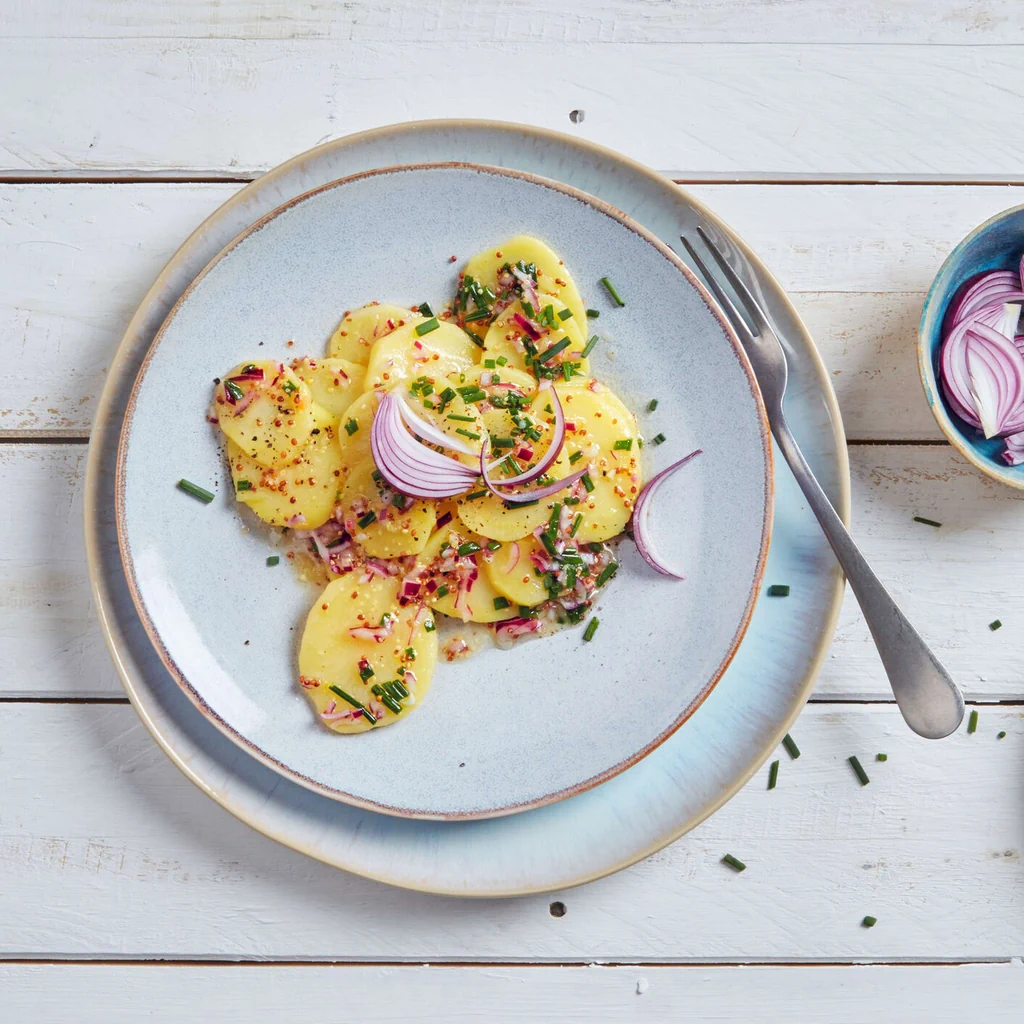 Insalata di patate con cipolla