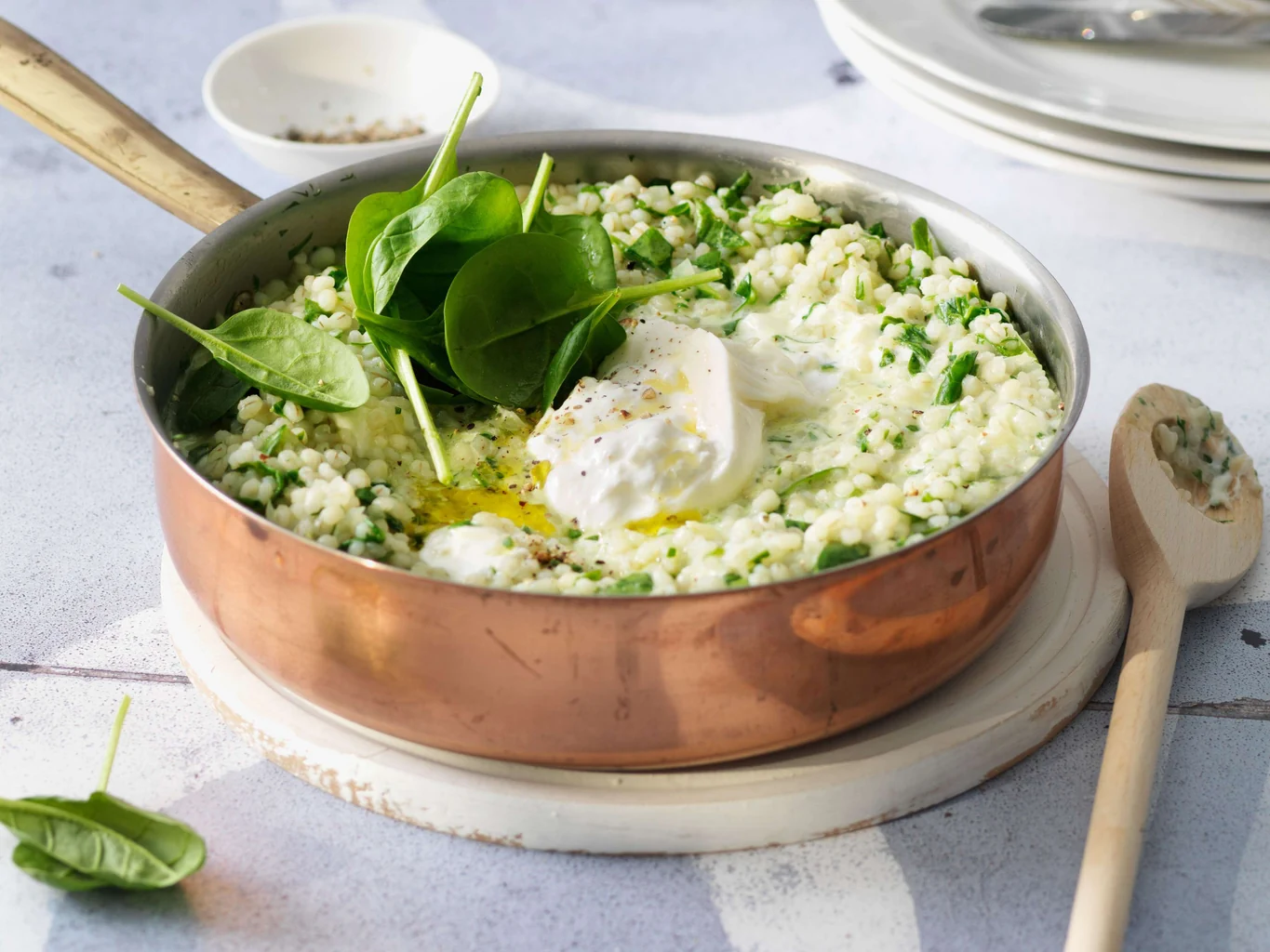 Risotto d’orge aux épinards avec burrata