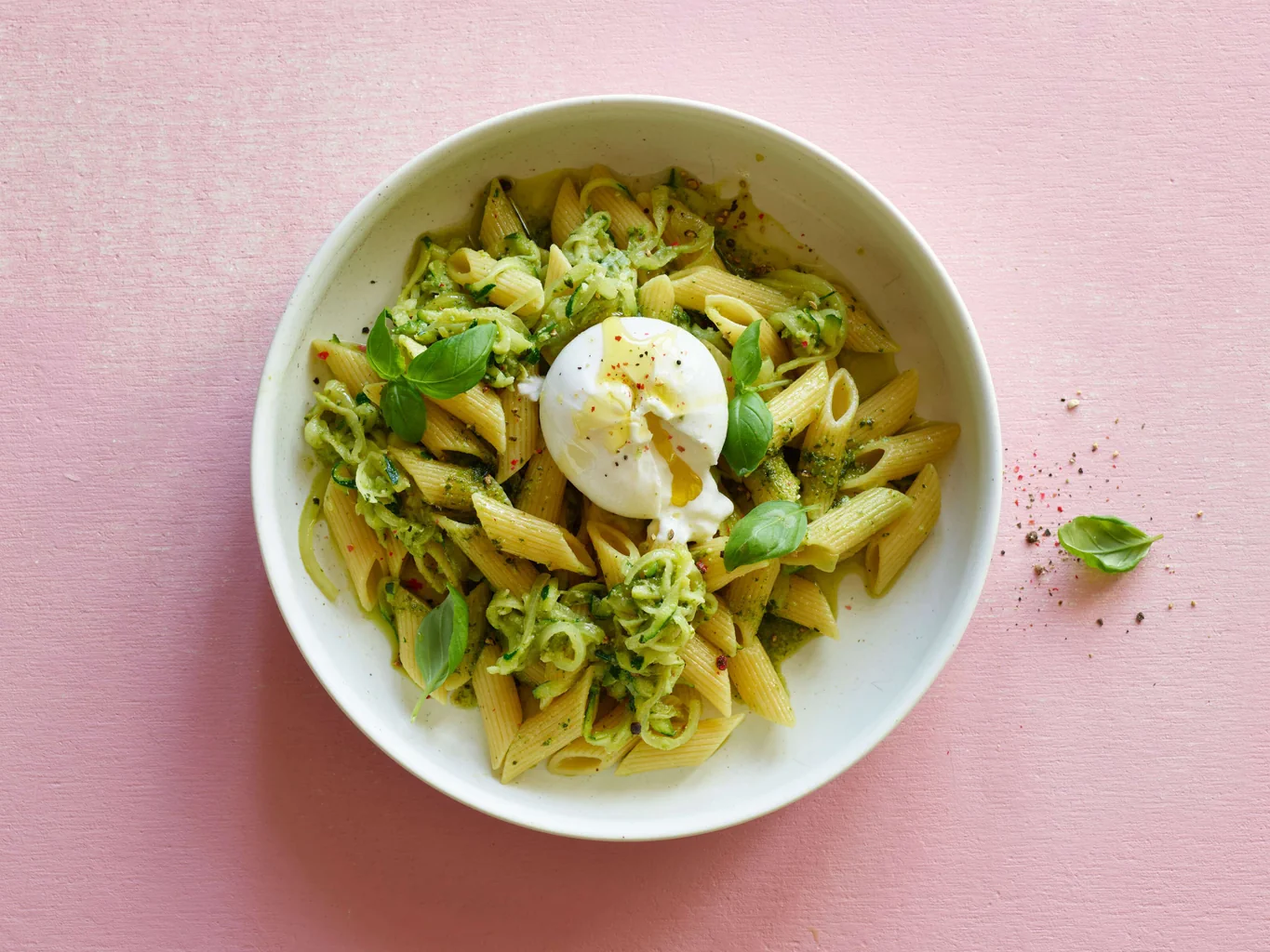 Penne al Pesto mit Zucchetti